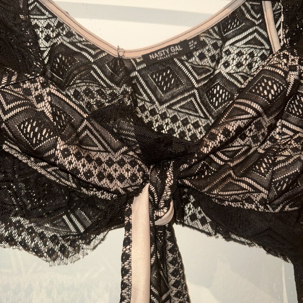 Nasty Gal Lace Crop Top - Picture 3 of 4